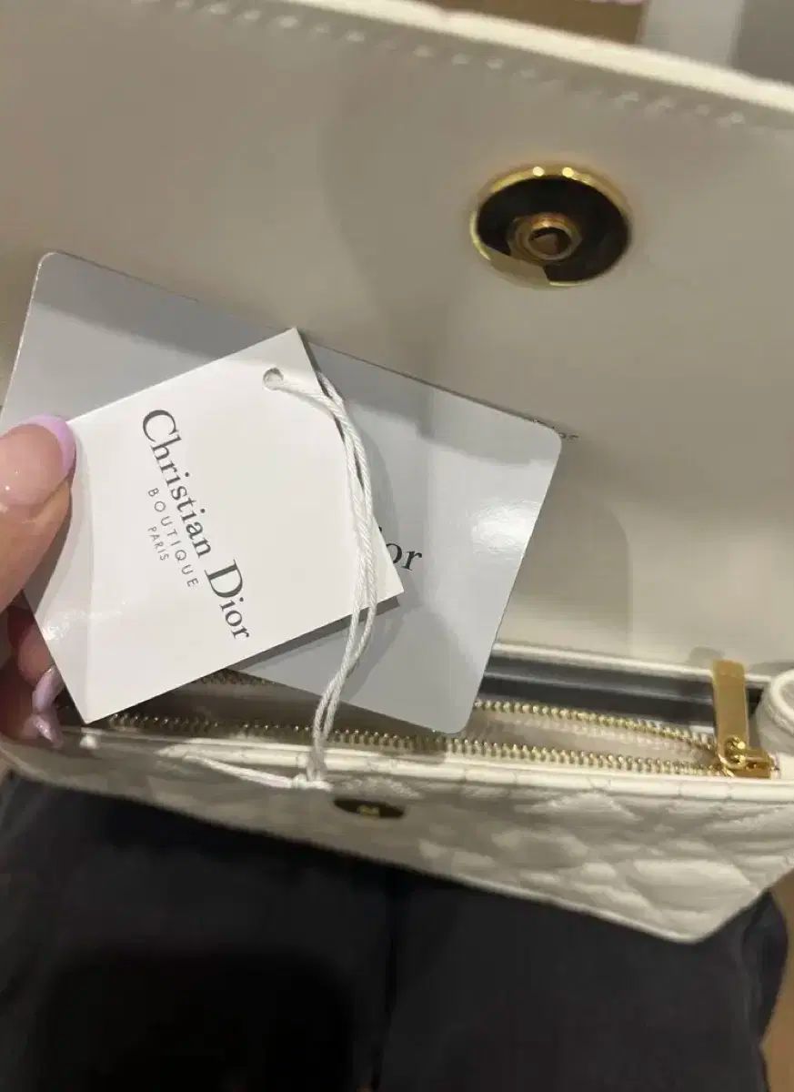 【未使用級 Cartier✨️箱 購入証明カード】 Paris レザー バッグ 未使用級 Cartier✨️箱 購入証明カード】 Paris レザー バッグ