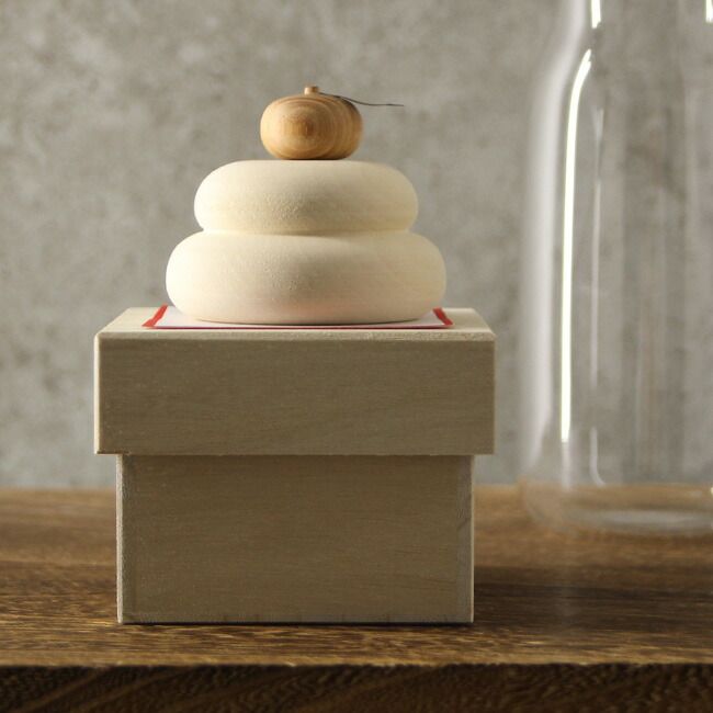 木製鏡餅飾り　紙箱入り　中の小サイズ 木製鏡餅飾り 紙箱入り 中の小サイズ