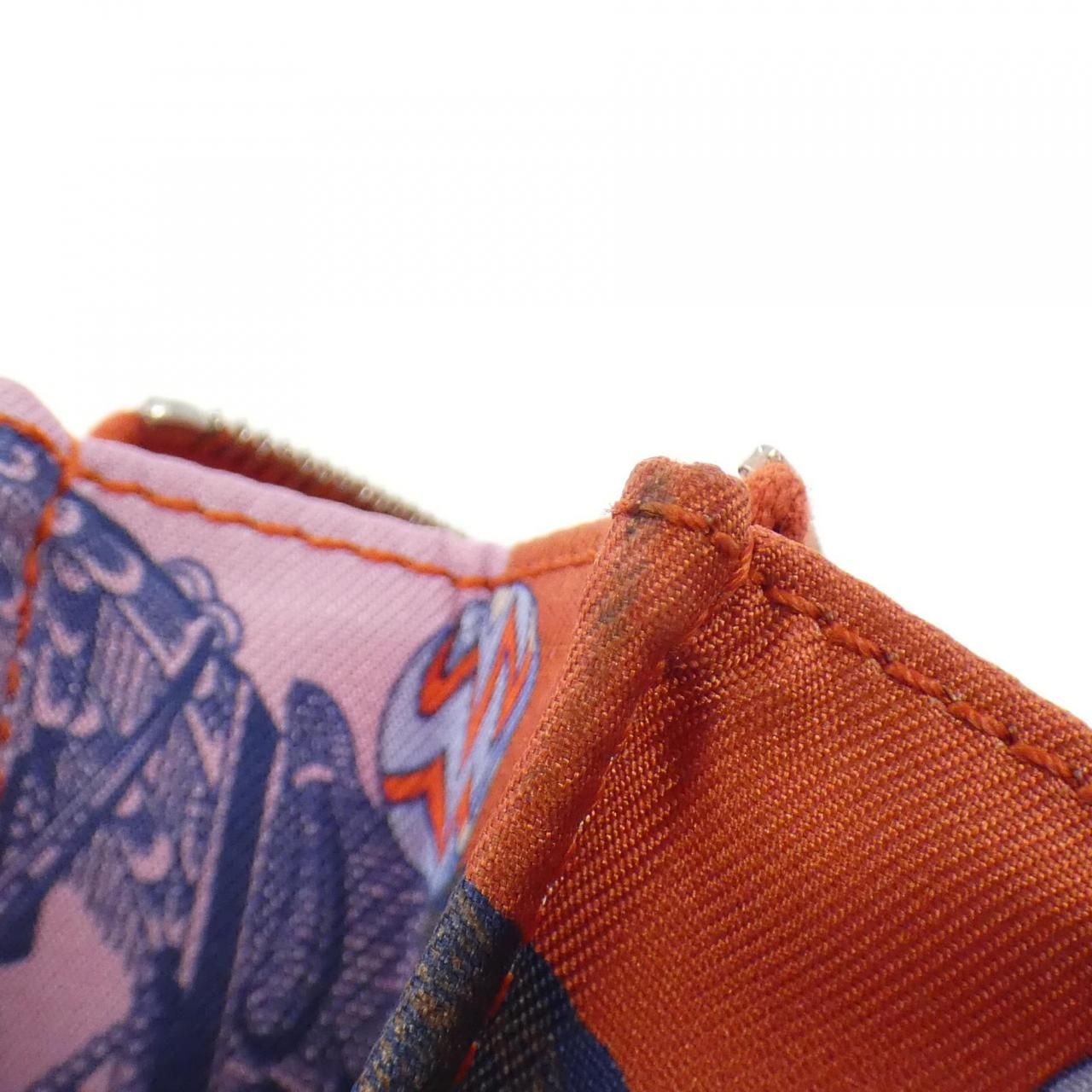 エルメス DELLA CAVALLERIA FAVOLOSA シルク イン コンパクト 083344CK  