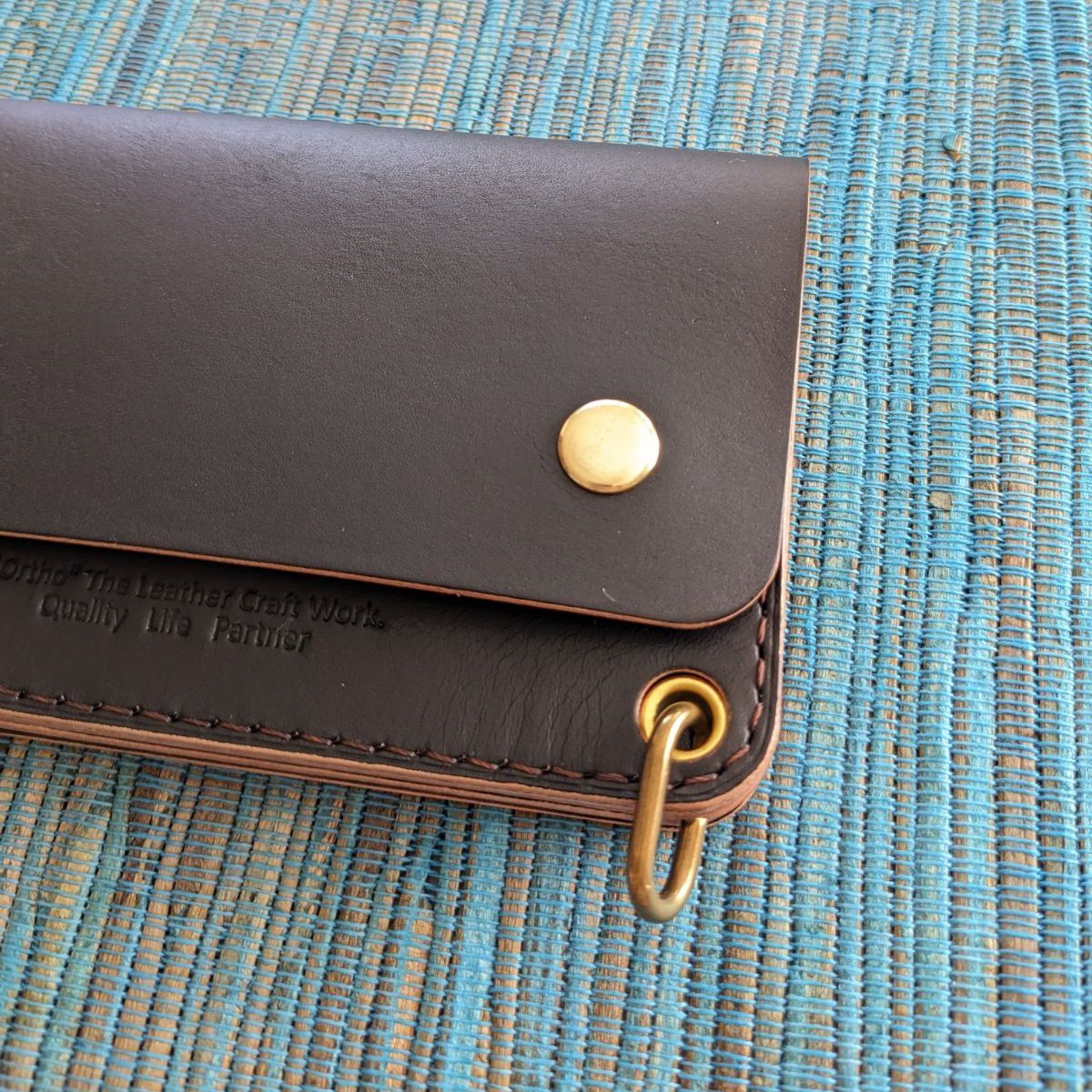 【ハンドメイド】本革 丘染めブラック ミドル トラッカーウォレット 小判かん 丘染めブラック ミドルトラッカーウォレット 3層/小判かん