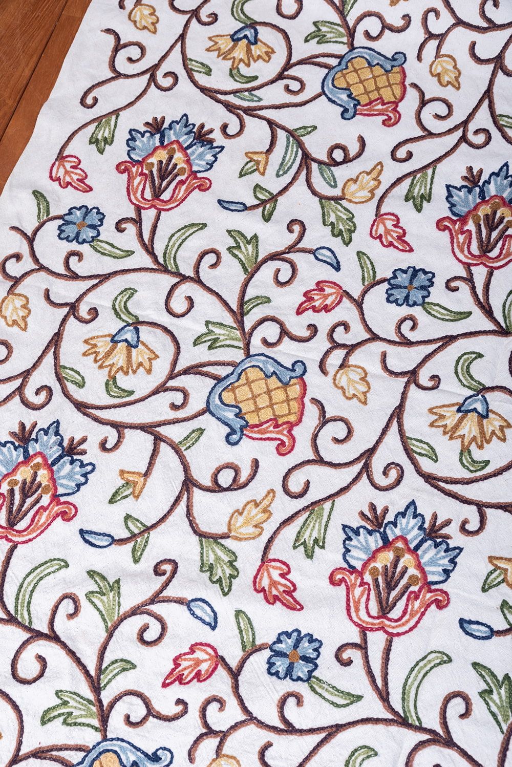 アーリ刺繍生地 ウール刺繍糸による贅沢な刺繍〔約127cm〕