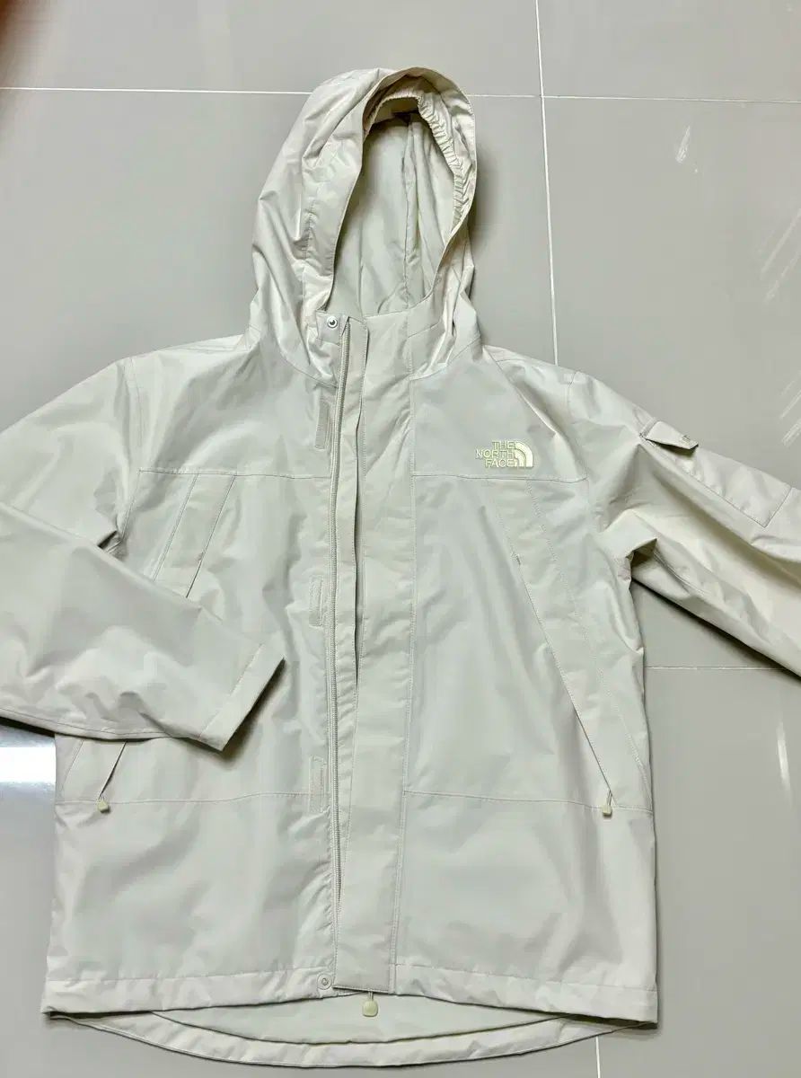 THE NORTH FACE ザ ノース フェイス ウィンドブレーカー ジャケット クリームベージュ 色