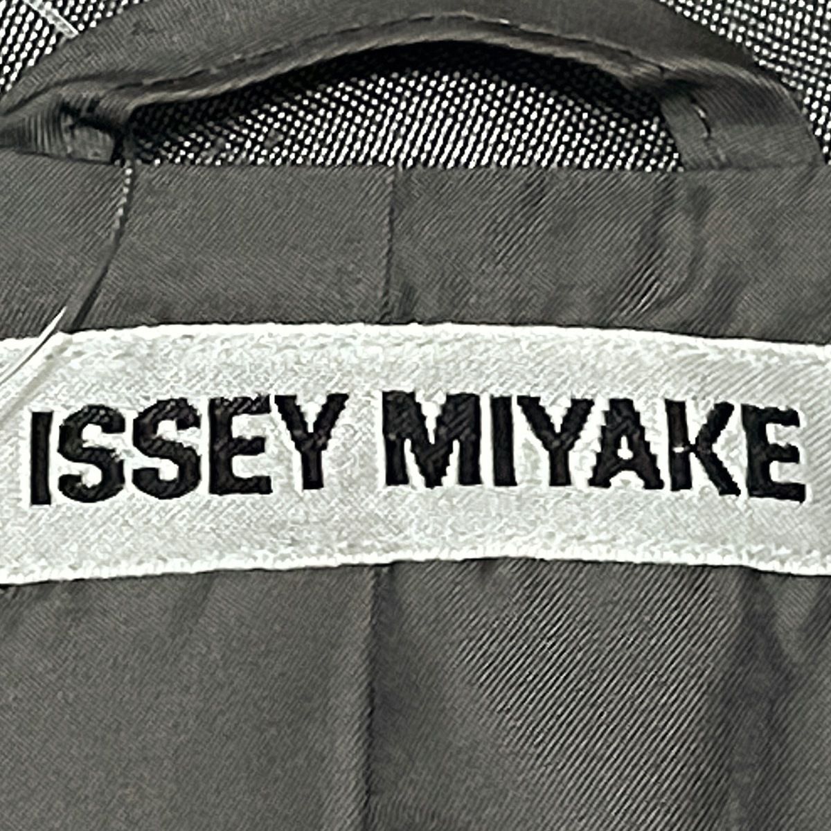 ISSEYMIYAKE(イッセイミヤケ) ジャケット サイズM レディース - グレー 長袖/肩パッド/春/秋