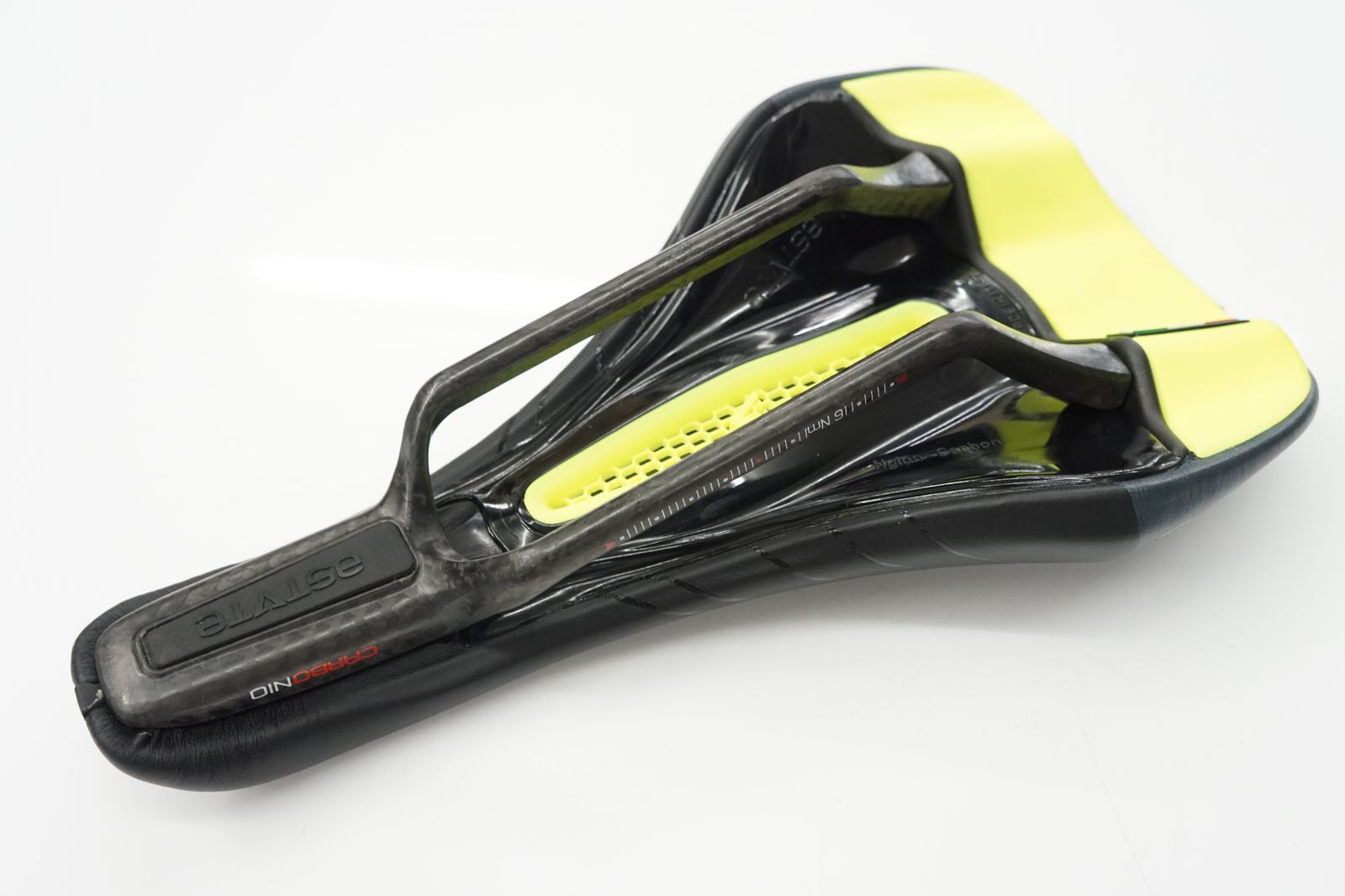 お買い得セール‼️アスチュート サドル カーボン astvte sealite