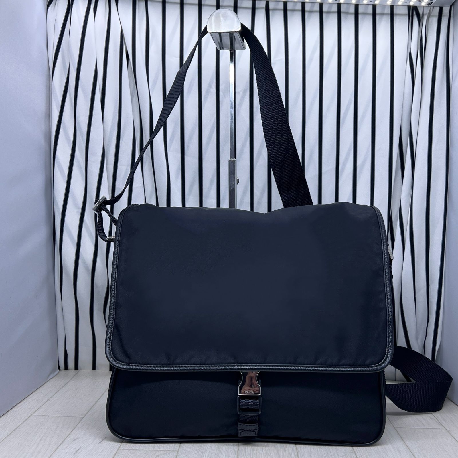 PRADA プラダ ショルダーバッグ A4収納可 美品】PRADA×プラダ A4収納可能斜めがけショルダーバッグ