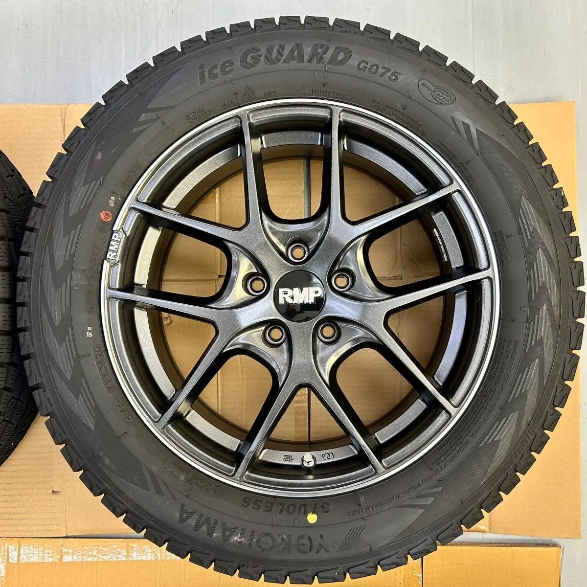 17インチ社外スダッドレスAW NANKANG 4本セット 205/55R17 スタッドレスタイヤ ナンカン AW-1