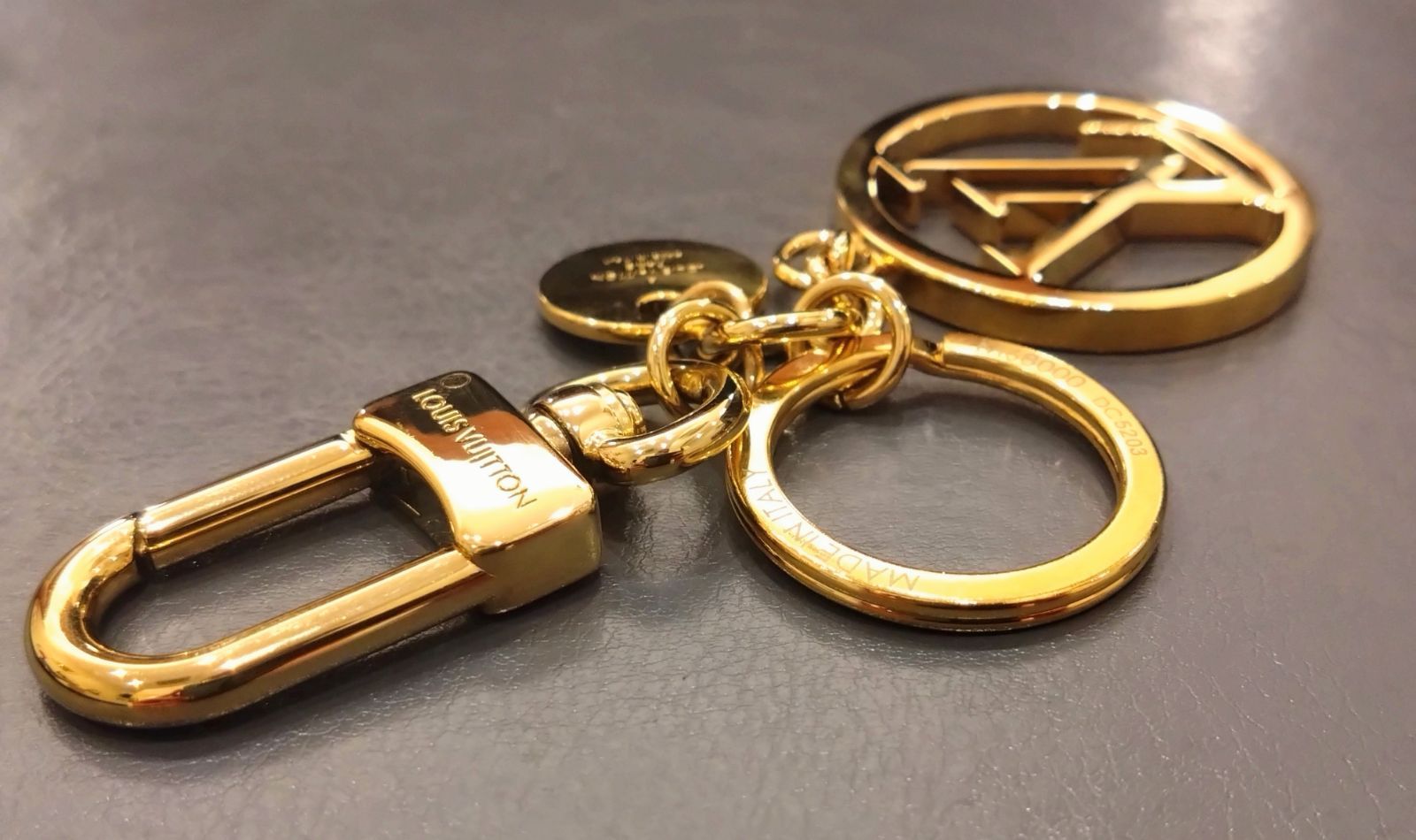 ルイヴィトン ポルトクレ LVサークル キーリング チャーム M68000 楽天市場】ルイヴィトン【Louis Vuitton】M00744 ポルト クレ