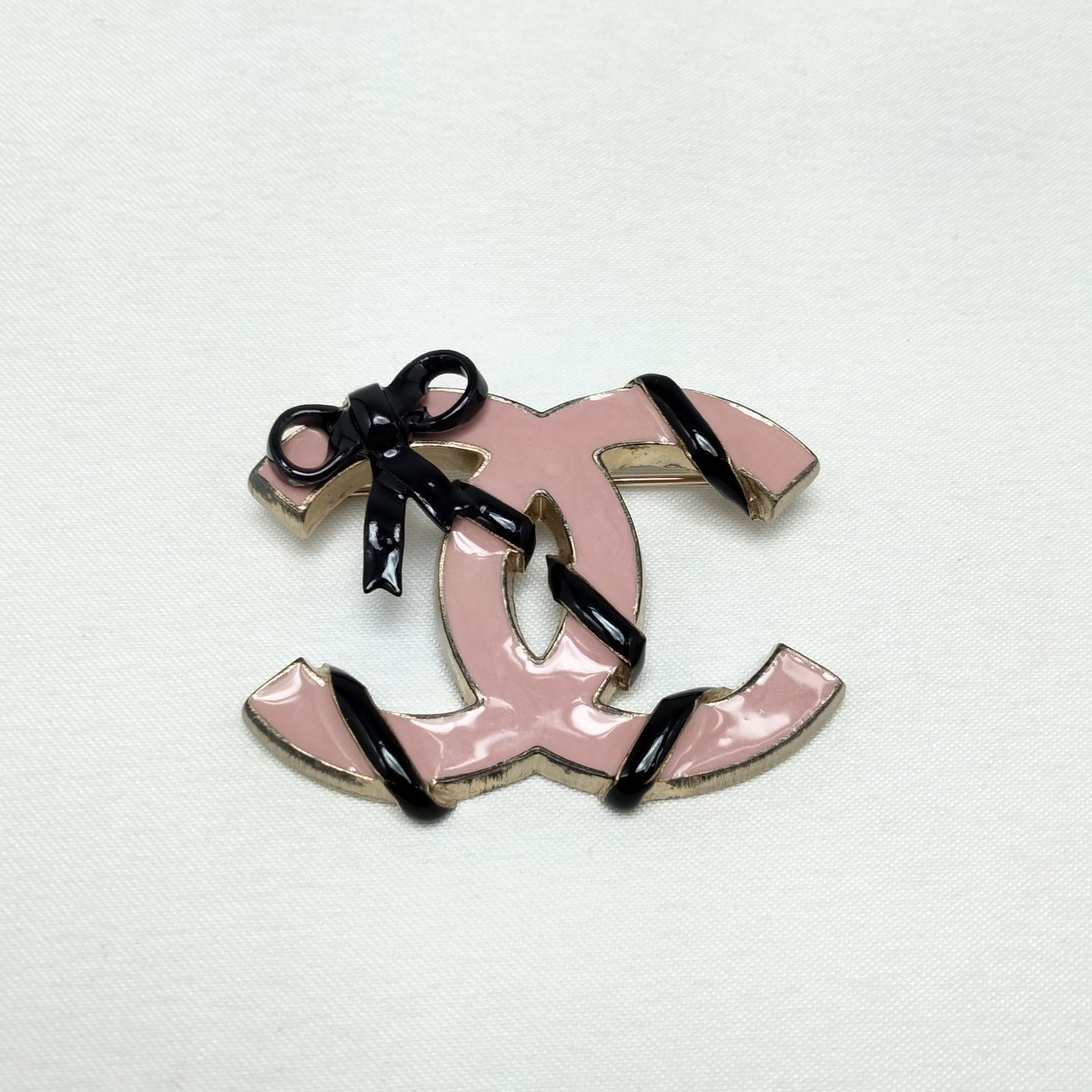遊び心満載♪【CHANEL】レディモチーフ ブローチ ピンク ブローチ ピンク系 CHANEL(シャネル) レディース - 海外通販のBUYMA
