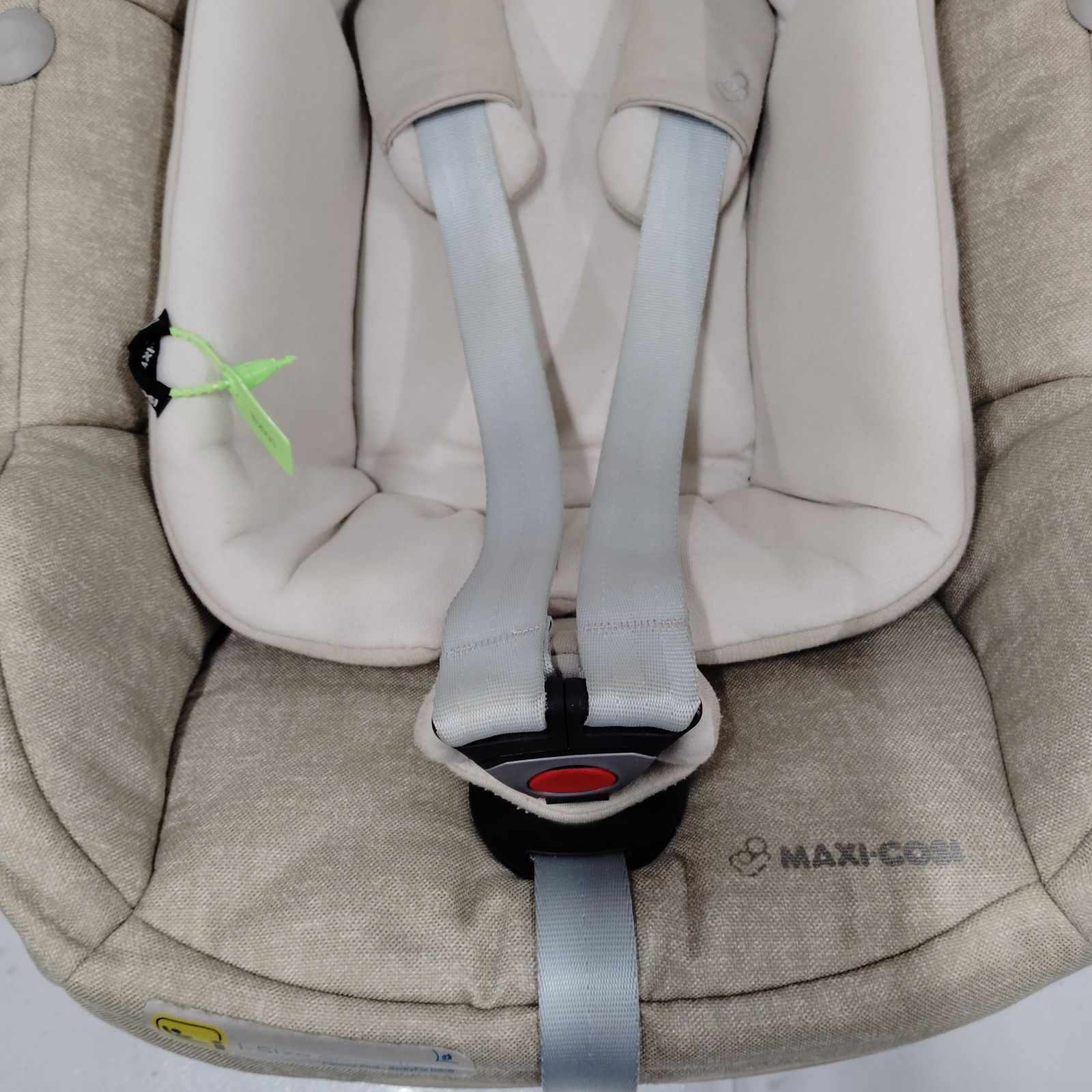 マキシコシ　ペブルプラス　チャイルドシート　ベージュ　nomad sand 美品 マキシコシ ペブルプラス チャイルドシート ベージュ nomad