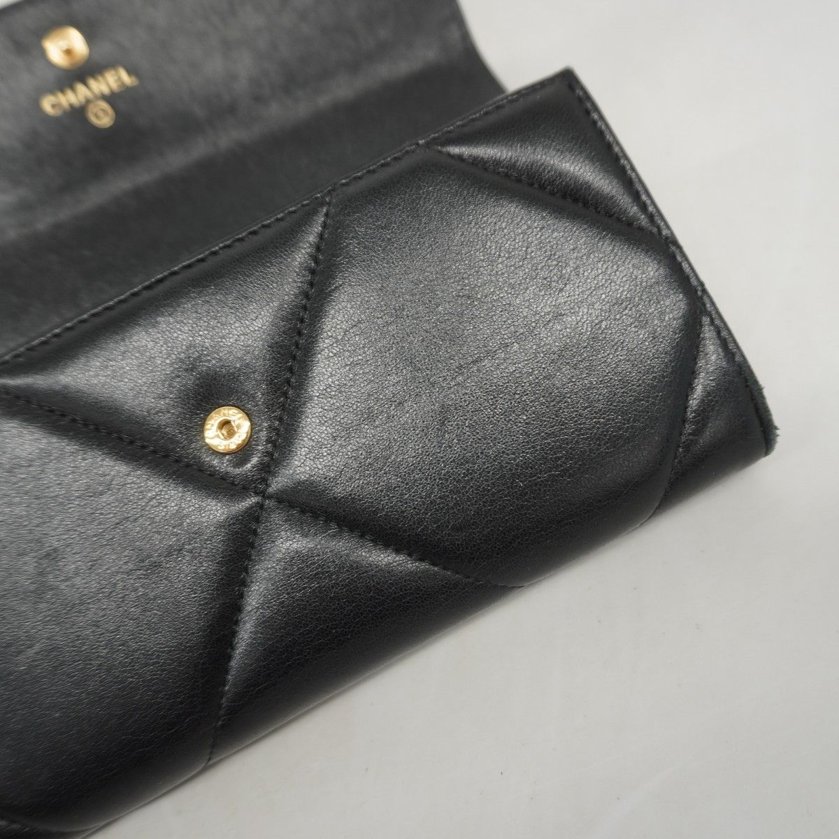 5eb2207】シャネル 長財布 シャネル19 ラムスキン ブラック ゴールド  