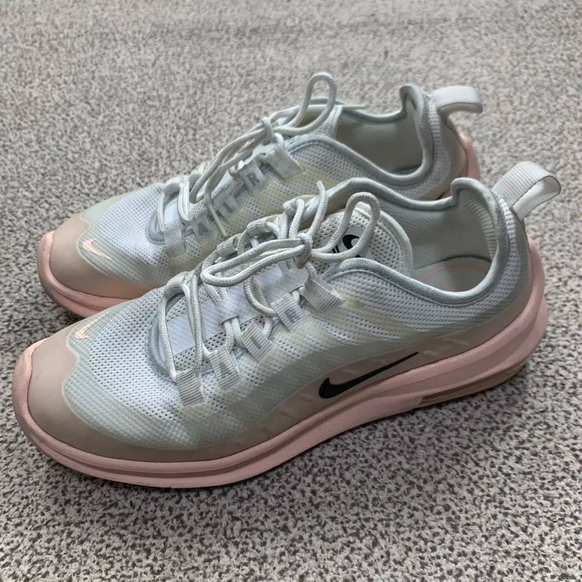 NIKE ナイキ エアマックス エクシス 薄ピンク スニーカー 240 250512