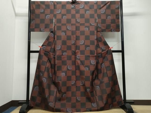 平和屋着物●本場大島紬　色泥染　市松源氏車文　大山謹製　ほていや扱い　証紙付き　正絹　逸品　未使用　CAAV6522vf 平和屋着物○本場大島紬 色泥染 市松源氏車文 大山謹製 ほていや扱い