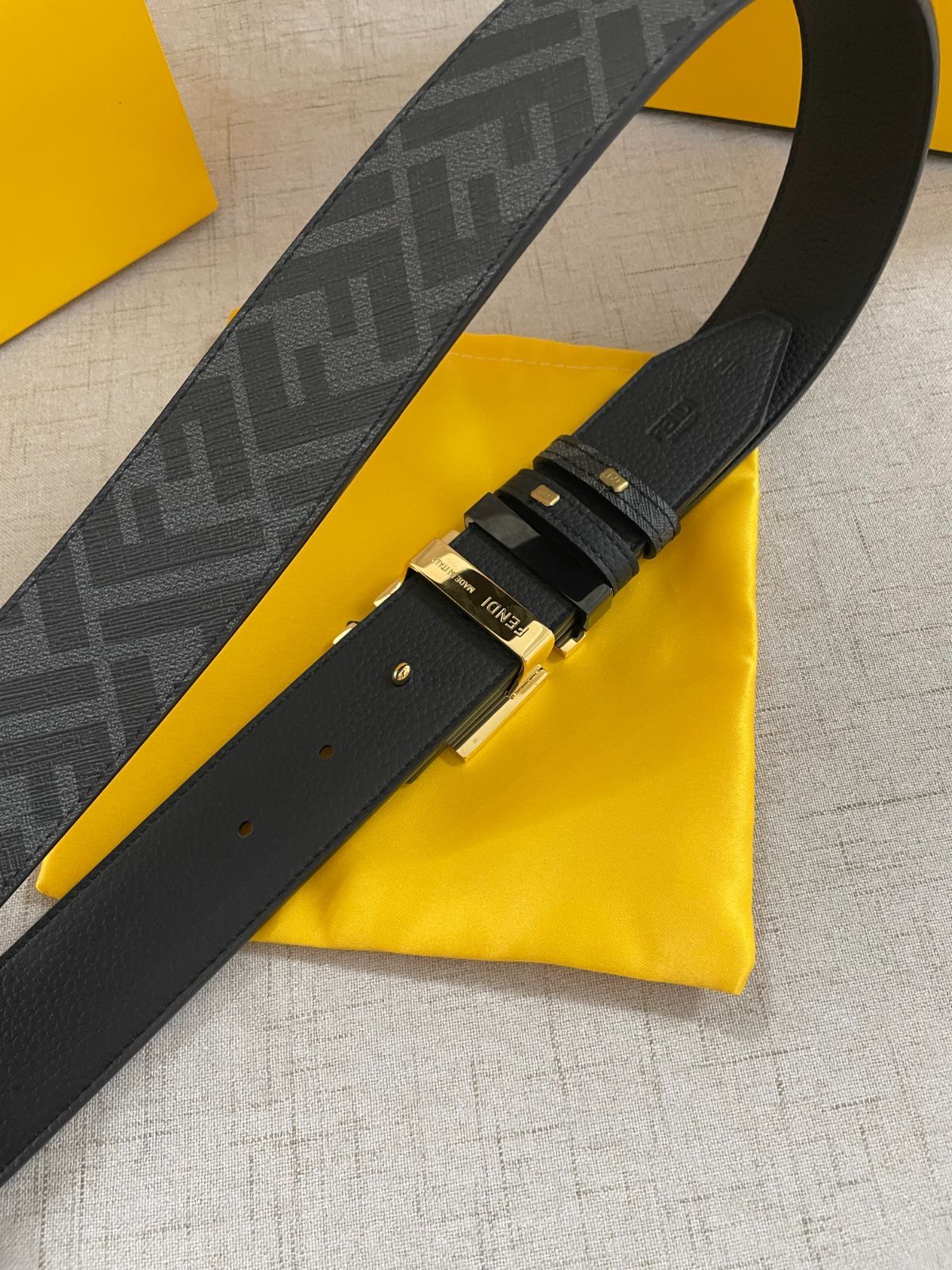おや　FENDI ベルト　モンスター 人気品FENDI フェンディ モンスター ベルト 幅4CM - メルカリ