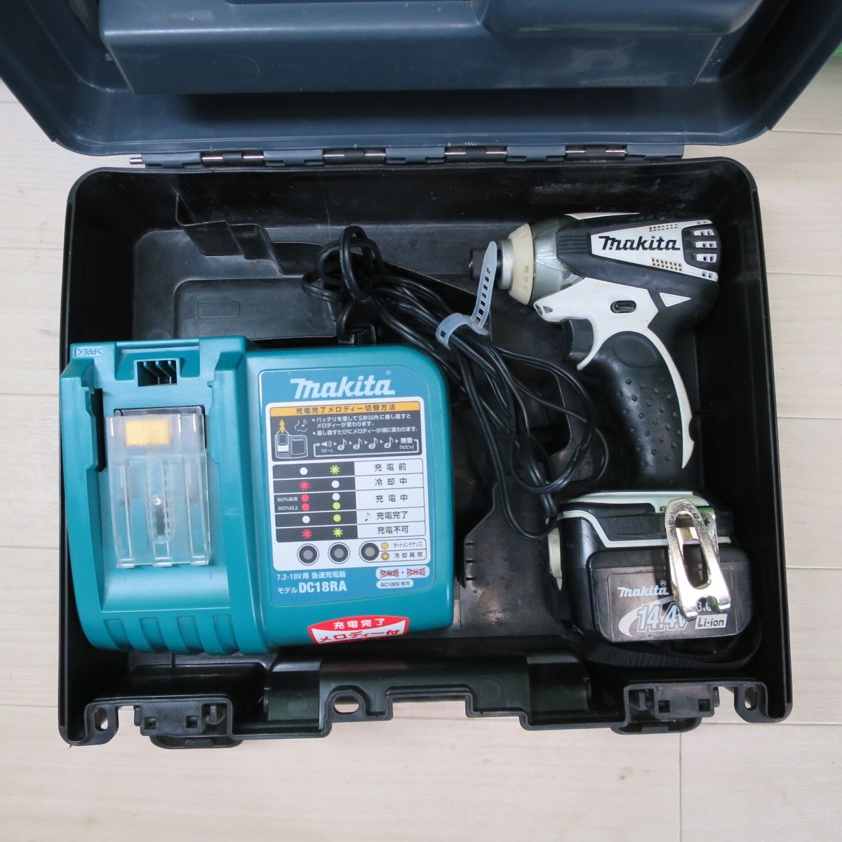 送料無料 マキタ 充電式 インパクトドライバ TD133D 電動 工具 14.4V makita バッテリー 充電器 DC18RA