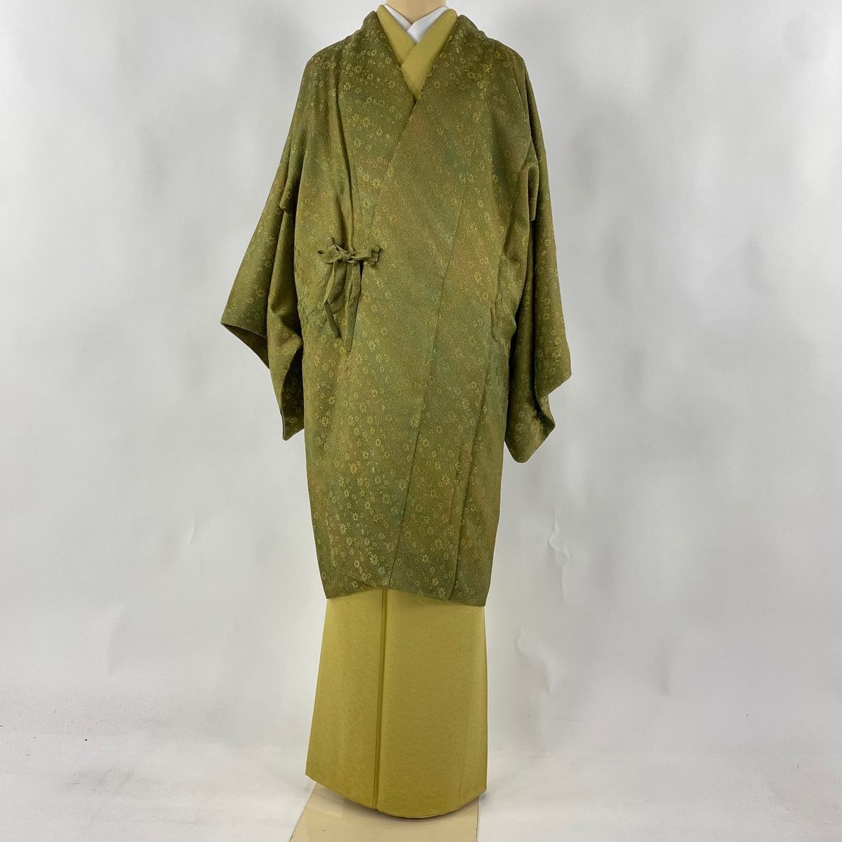 道行 身丈103cm 裄丈67cm M 和装コート 角衿 幾何学 灰色 正絹 美品  