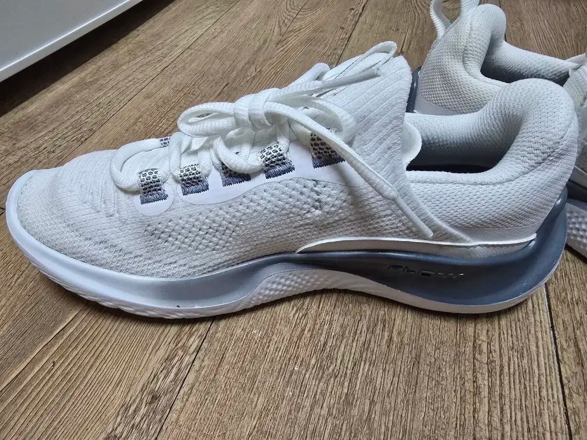 UNDER ARMOUR アンダーアーマー スニーカー 君にあげるよ