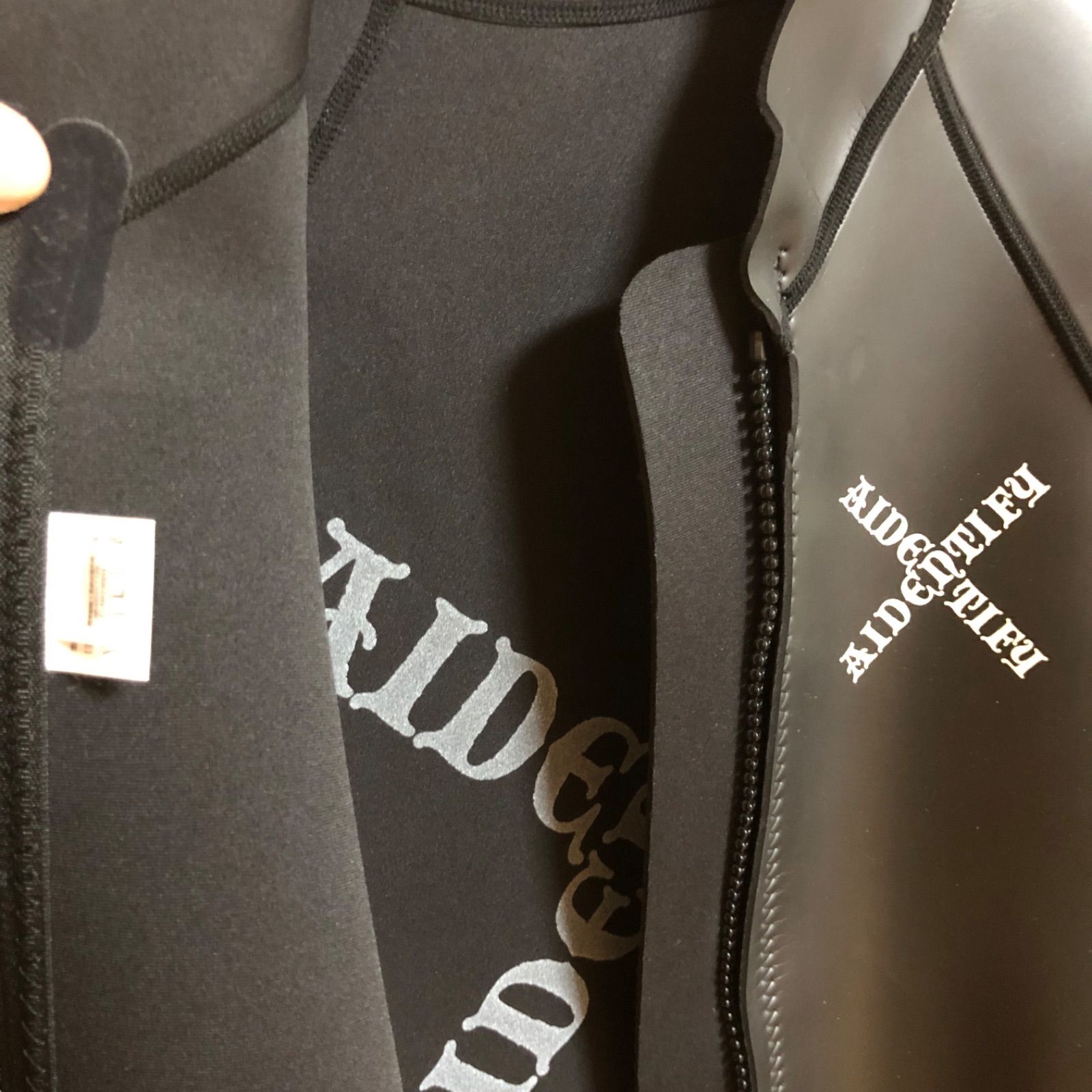 AIDENTIFY 1mmタッパー　Ｌ 25 AIDENTIFY アイデンティファイ 1mm Mesh Skin Front Zip
