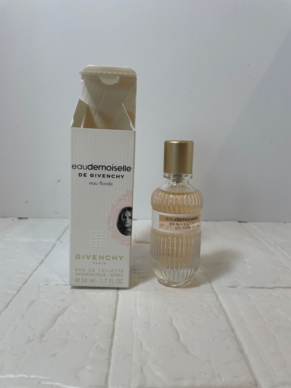 ジバンシィ オードモワゼル フローラル オーデトワレ50ミリ 試して