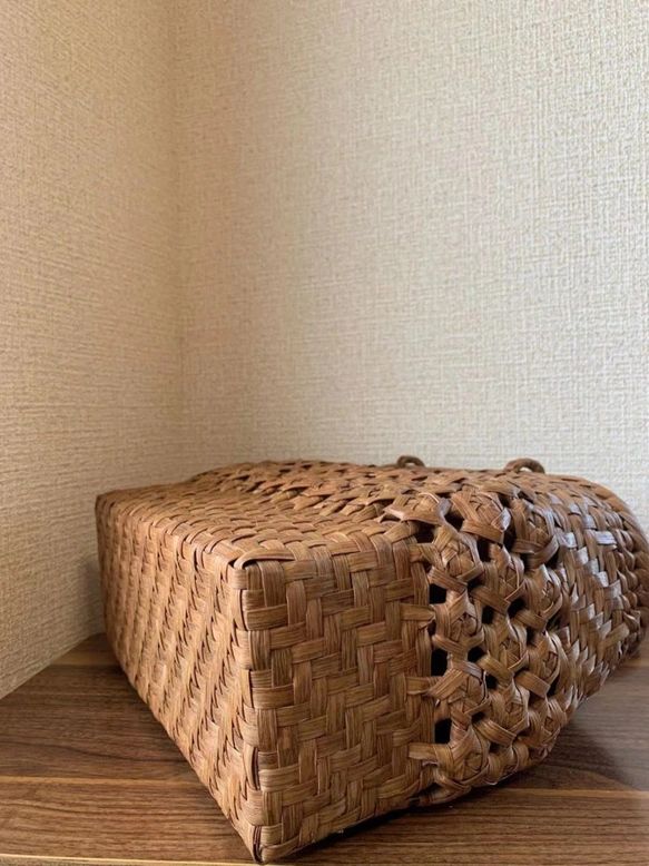山葡萄かごバッグ　手作り　山葡萄籠バッグ　網代編み、薔薇花編み　内布あり 山葡萄 山葡萄かごバッグ 手作り 籠バッグ 網代編み、薔薇花編み