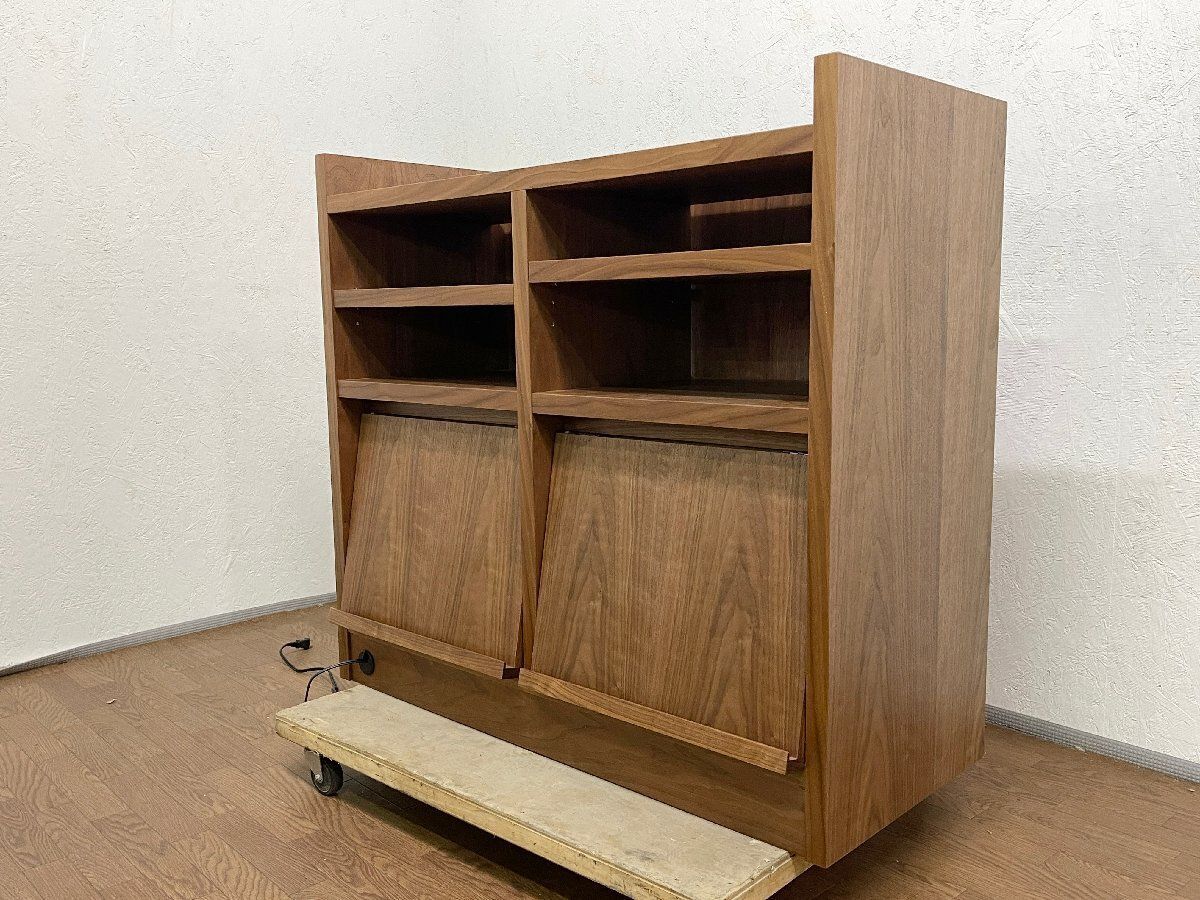 イタリア製　象嵌　猫脚　サイドボード　キャビネット　両開き　チェスト　ygz イタリア製 象嵌 猫脚 サイドボード キャビネット 両開き