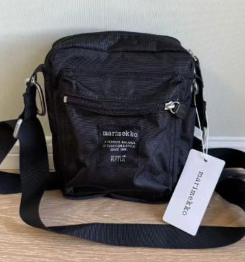 新入荷マリメッコ MARIMEKKO ショルダーバッグ 斜めがけ クロス