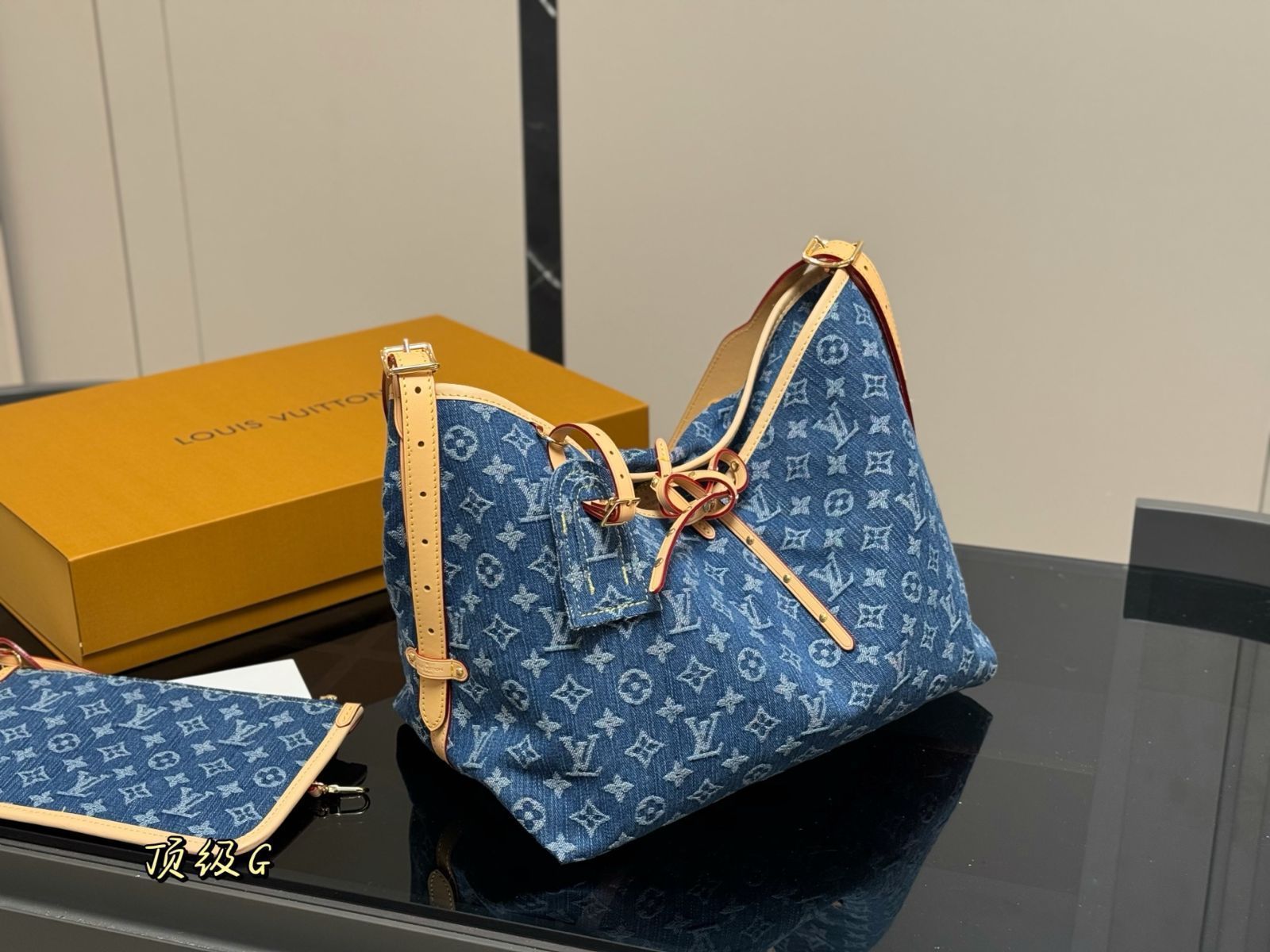 今日 LV CarryAll キャリーオール ボーイバッグ 35×30cm リボンアクセント ポーチ付き