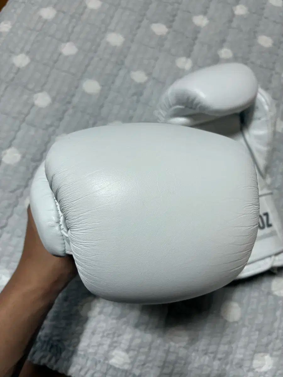 縮れ プロフェッショナル SS 8 オンス オールホワイト ボクシング