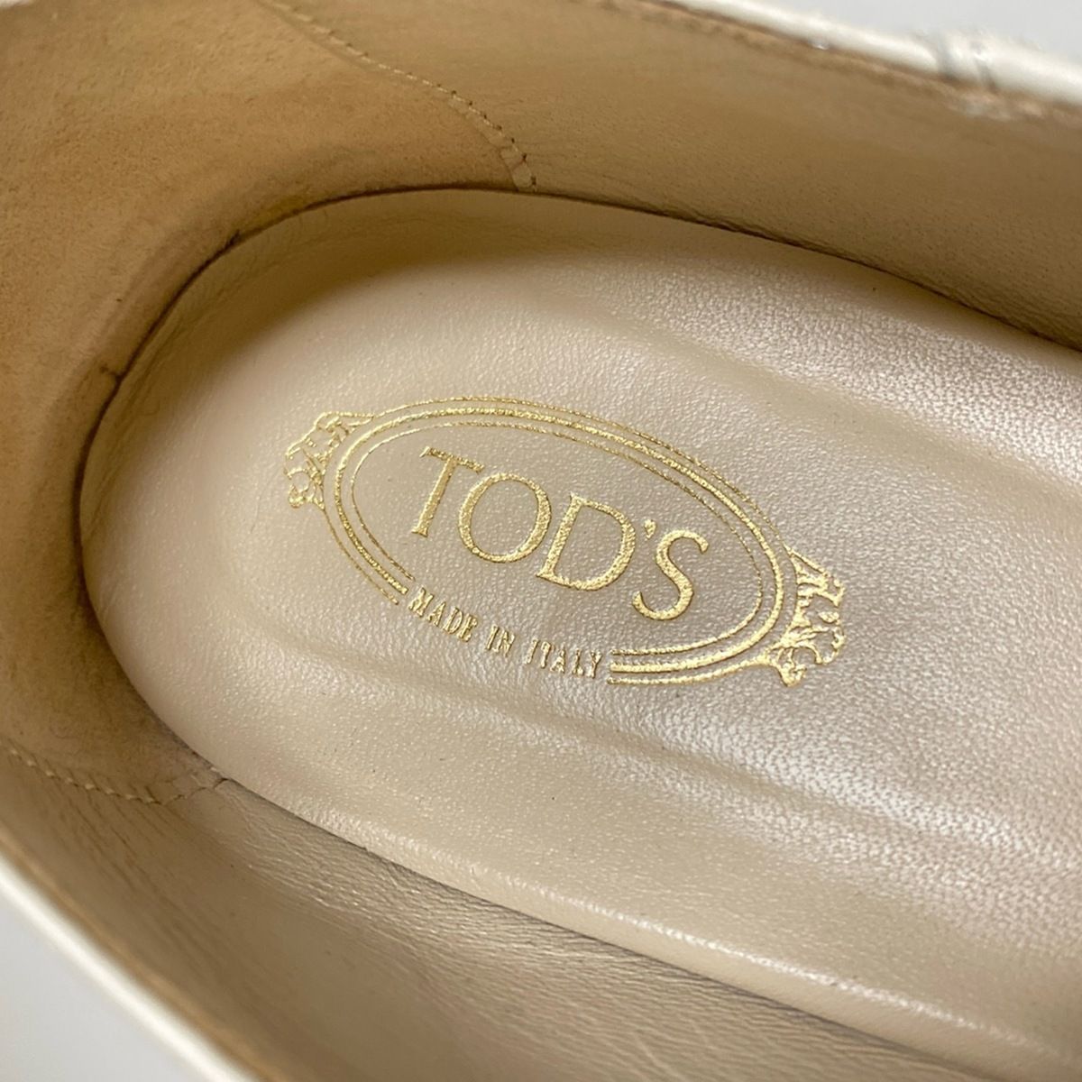 TOD'S(トッズ) ローファー 37 1/2 レディース - ベージュ レザー
