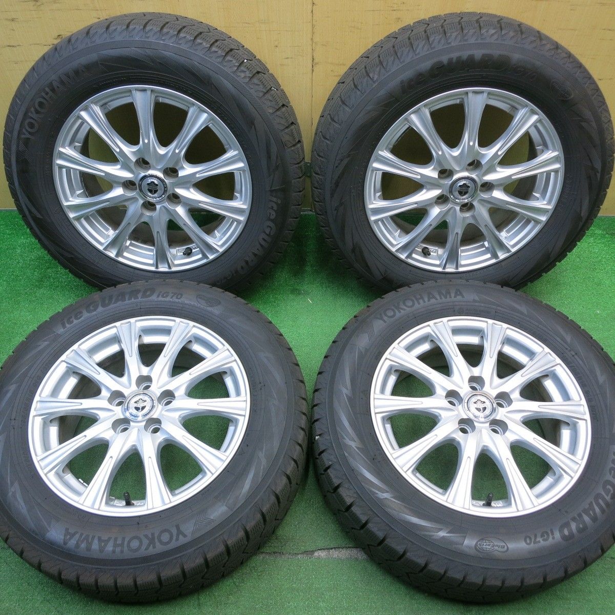 プリウス等24年製バリ山195/65R15 VRX2 ブリヂストンスタッドレス バリ溝！24年！ほぼ10分☆プリウス 等 195/65R15 スタッドレス