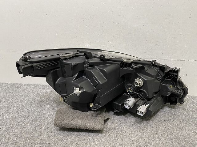 クラウン ロイヤル210系後期 右 テール 30-404 30-405 刻印P お得