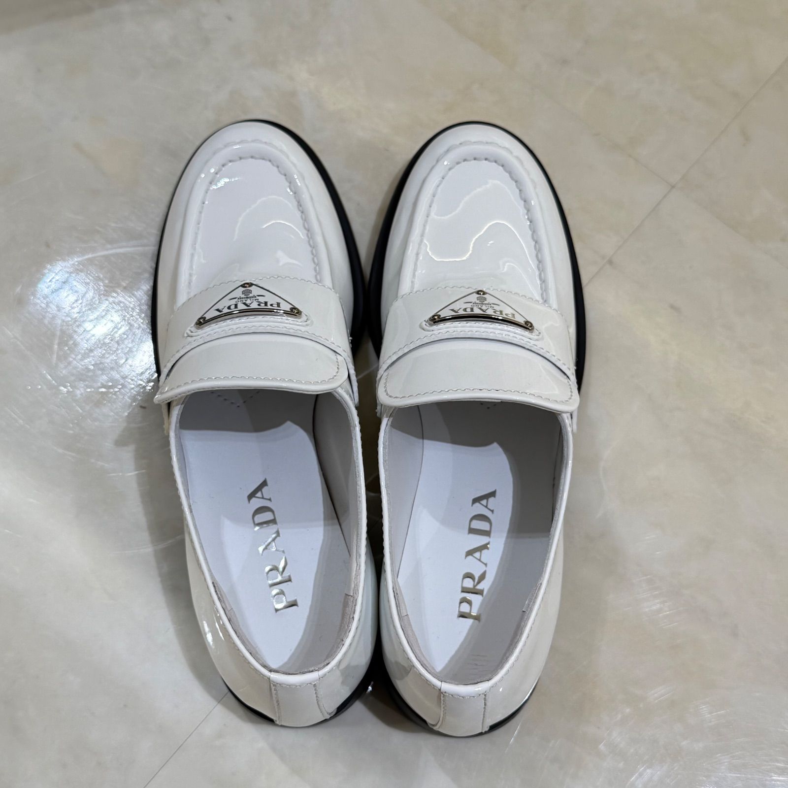 PRADA プラダ パテントレザーローファー 36 ホワイト ブラック プラダ