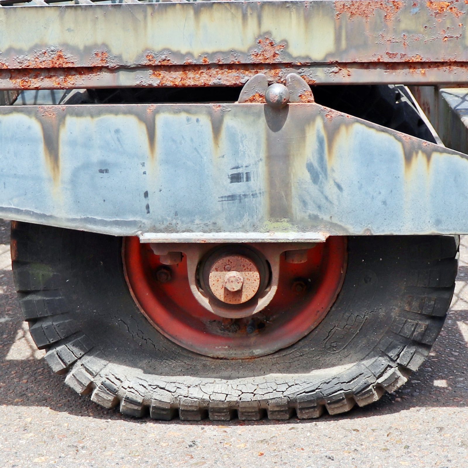 長岡市 冨士トレーラー 型式不明 ダブルタイヤ 油圧シーソー 1輪エア