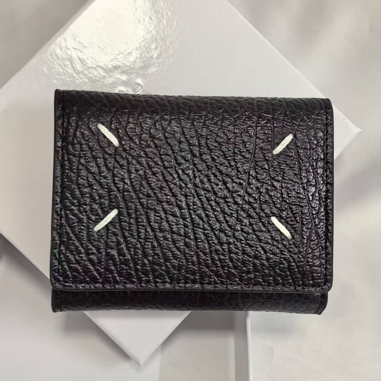 定番のお歳暮＆冬ギフト Maison 新品未使用 Margiela 三つ折り財布 メゾンマルジェラ 小物