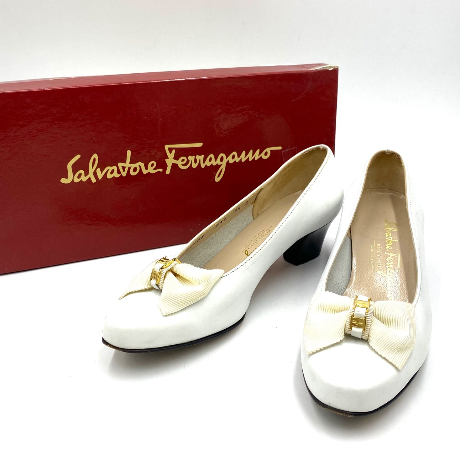 フェラガモ白パンプス Salvatore Ferragamo サルヴァトーレ フェラガモ ガンチーニ