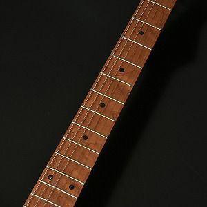 ローステッドメイプルネック採用