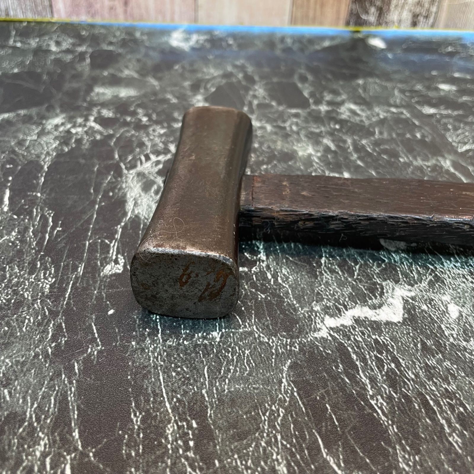菱貫】四角玄能 柄付き約450g 100匁 虎彫刻【八潮店】 - メルカリ