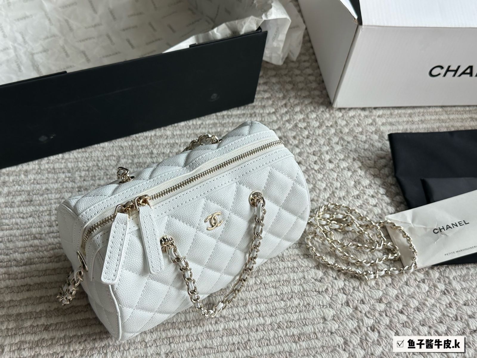 【25P エレガントなデザイン /白&黒】CHANEL スリングバッグ 今日特価】Chanel 25P ボウリングバッグ エレガントブラック