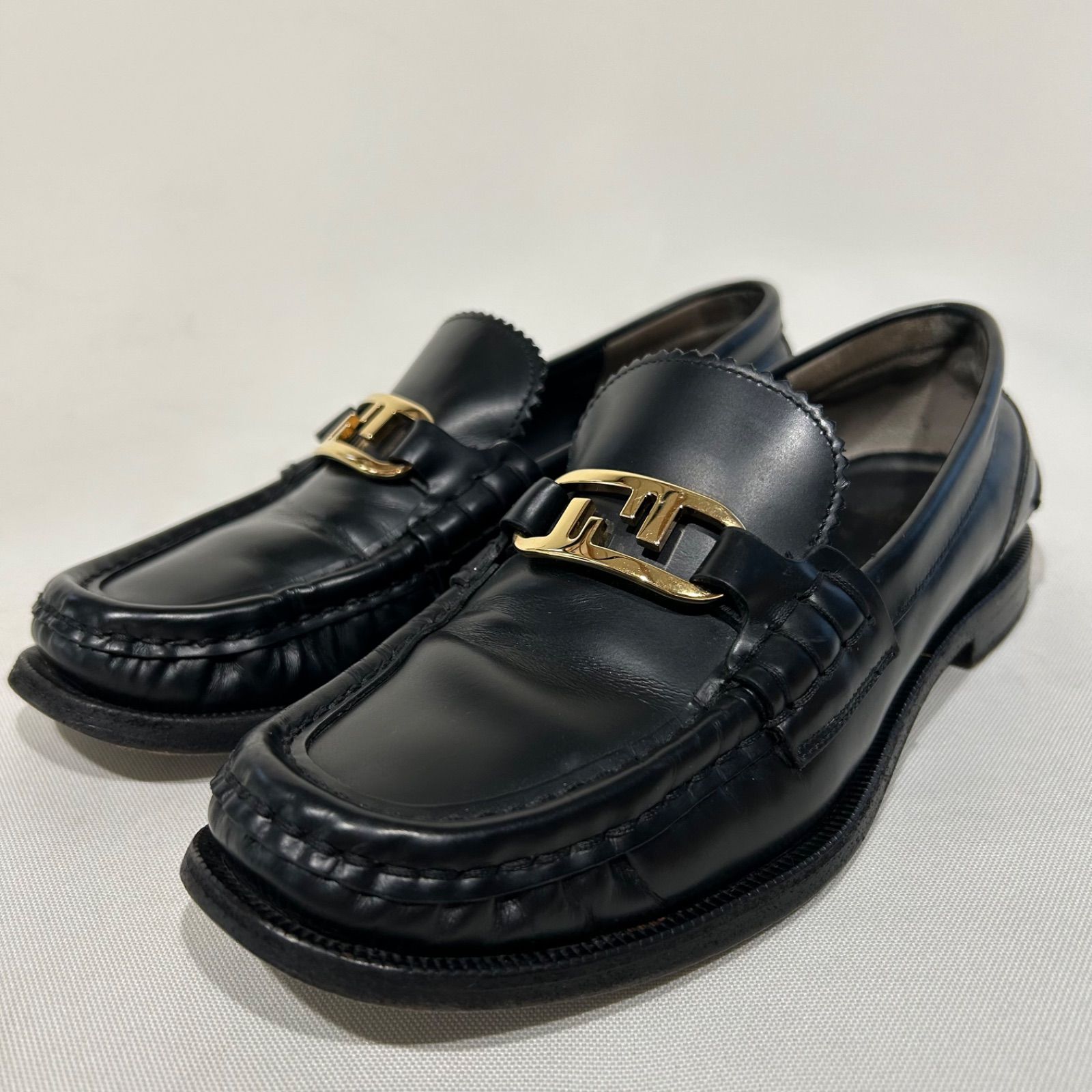 FENDI フェンディ ブラック ローファー 37 金具 現行品 - メルカリ