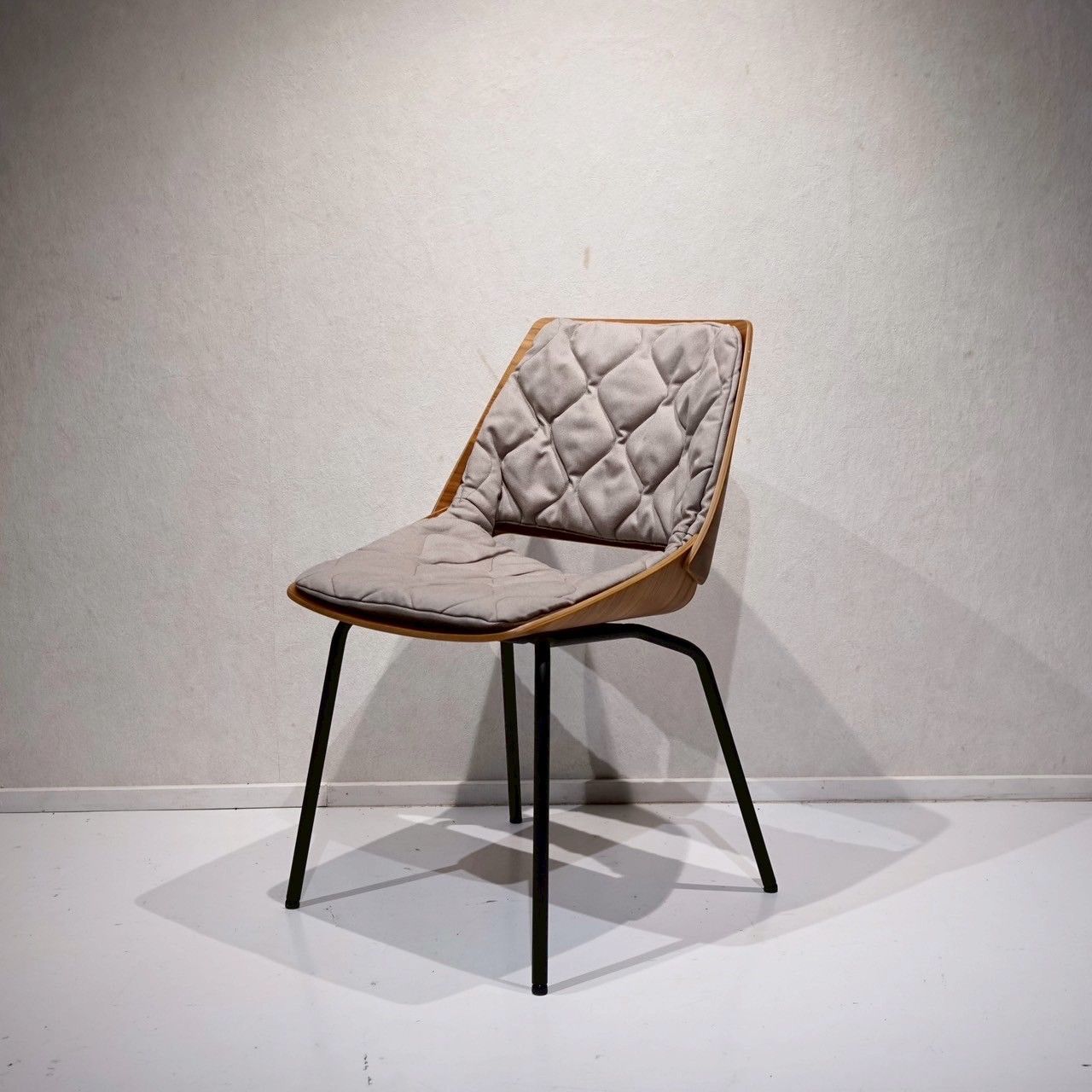 Bello select ROLF BENZ ロルフベンツ 650 ダイニングチェア アームレス チェア 椅子 アメリカンウォールナット ファブリック モダン ラグジュアリー 北欧