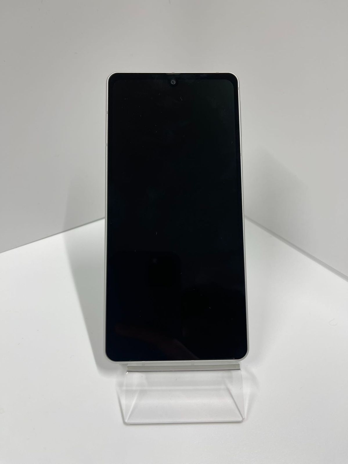 新品同様 Aquos sense7plus 128G シルバー SIMフリー - メルカリ