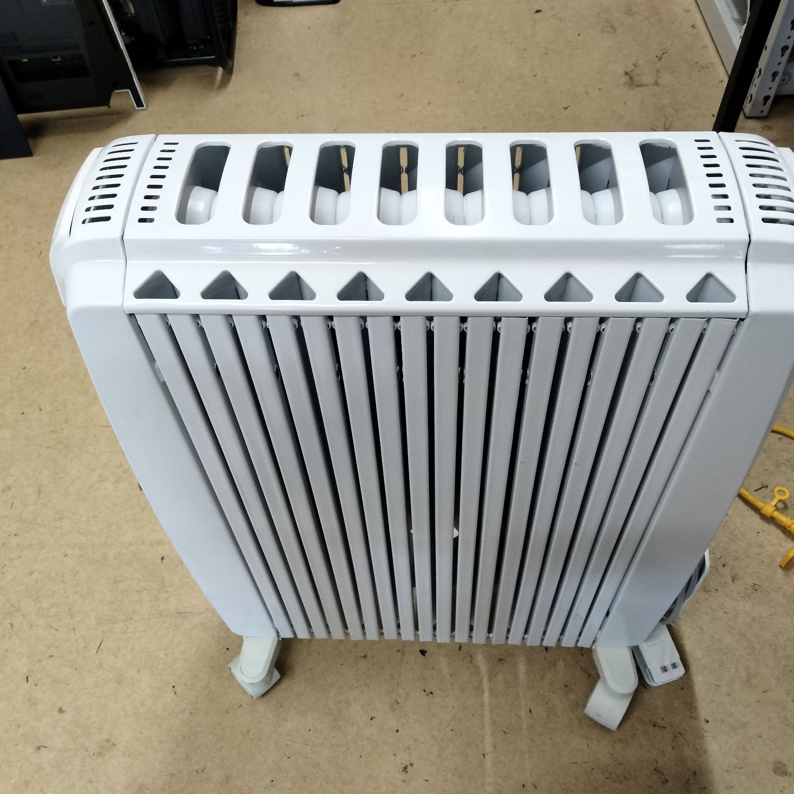 N-3564] デロンギ オイルヒーター TDD0915W デロンギ オイルヒーター