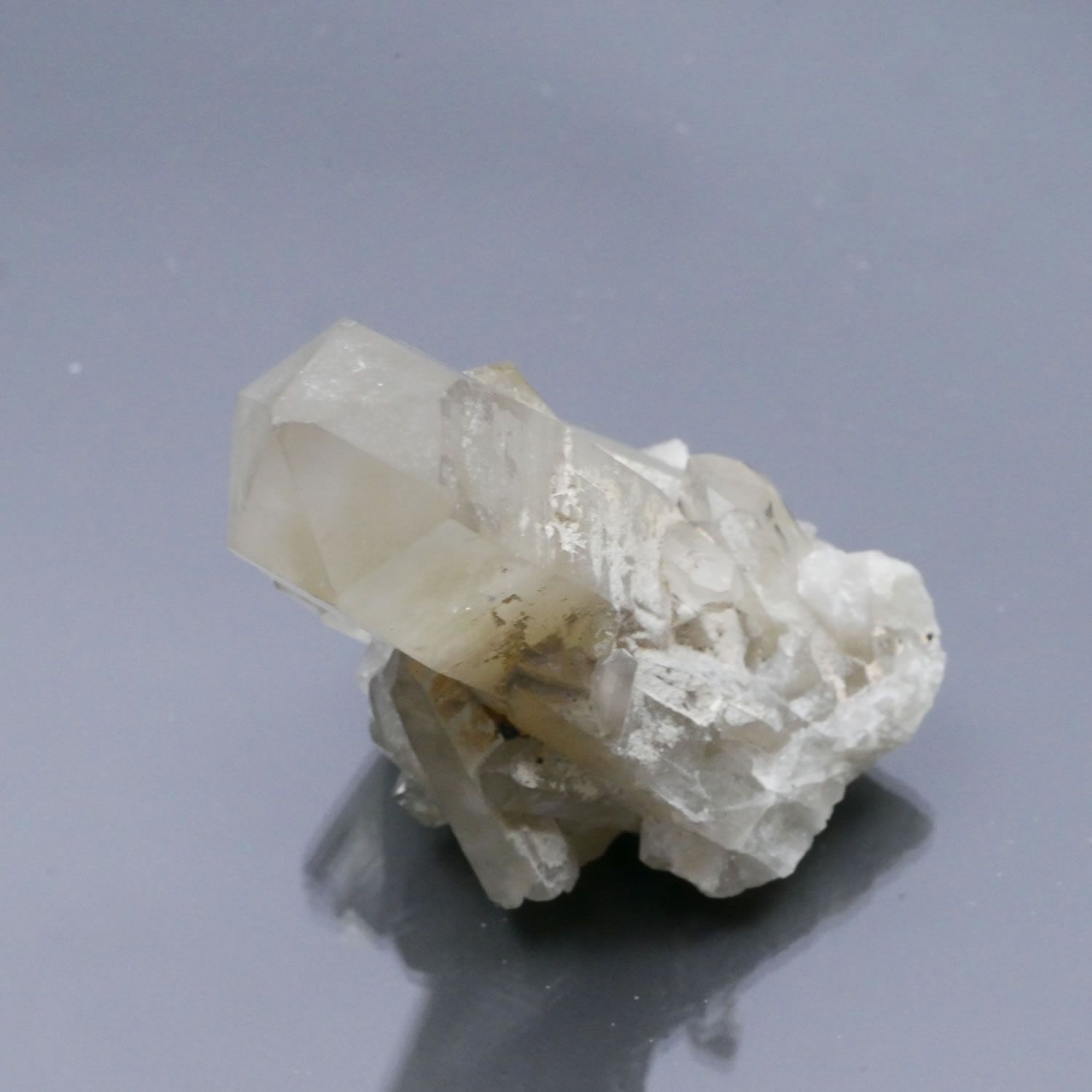 マダガスカル産 煙水晶 天然スモーキークォーツクラスター 1点物