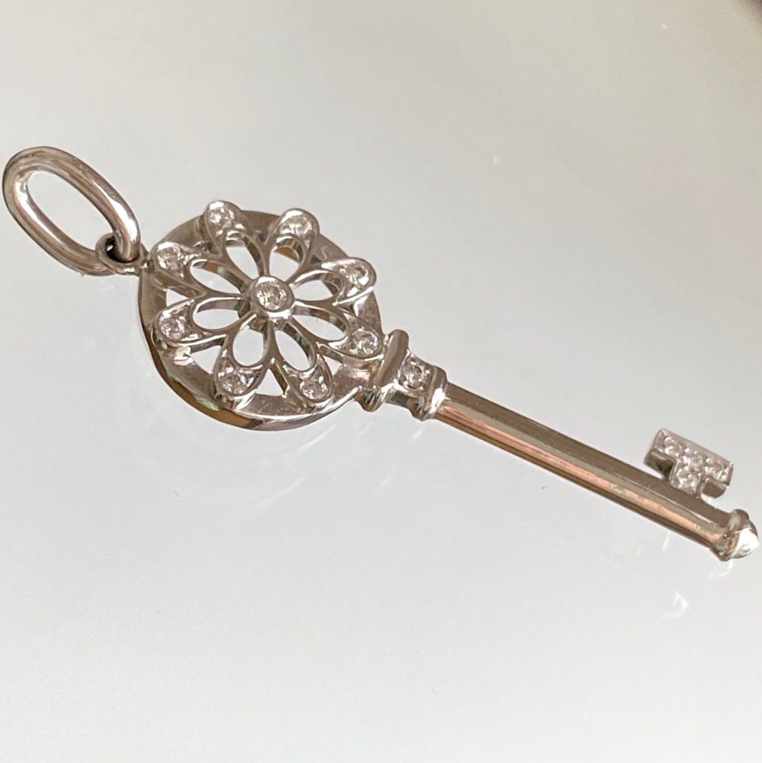 ティファニー TIFFANY＆CO フローラルキーダイヤモンド 18KWG
