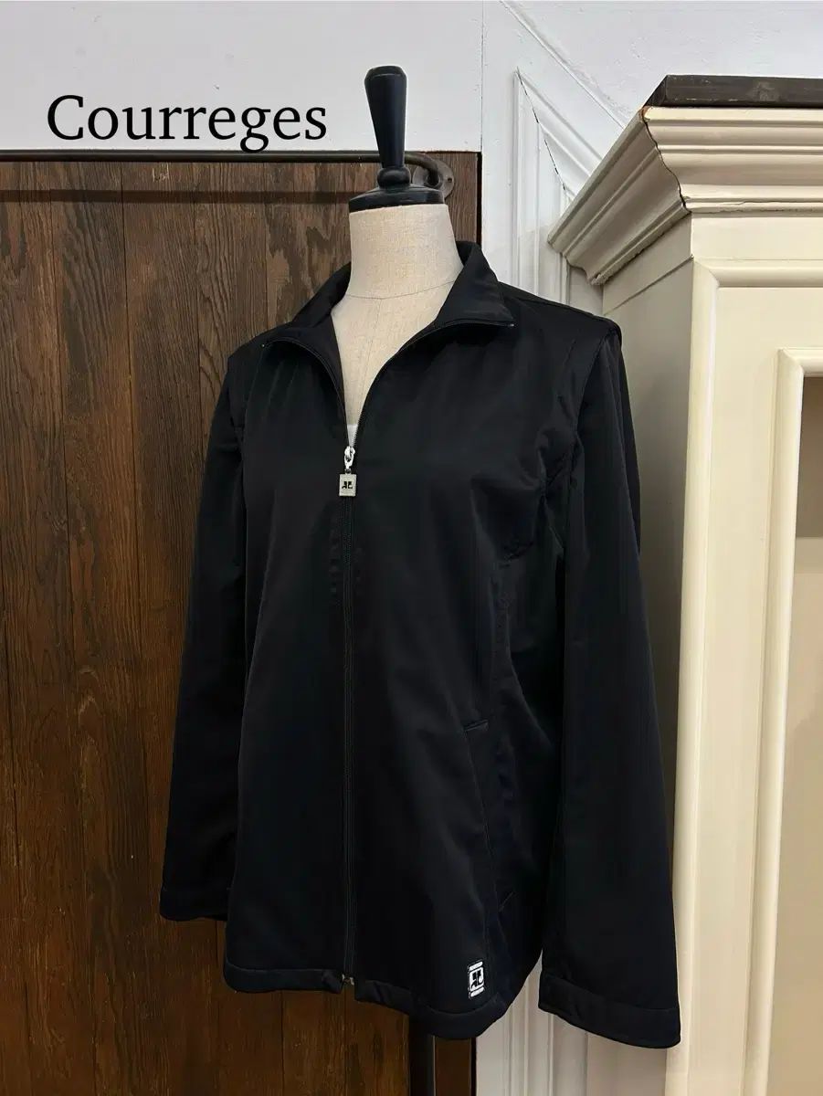 Courreges クレージュ 正規品 黒 ジップアップ ウィンドブレーカー