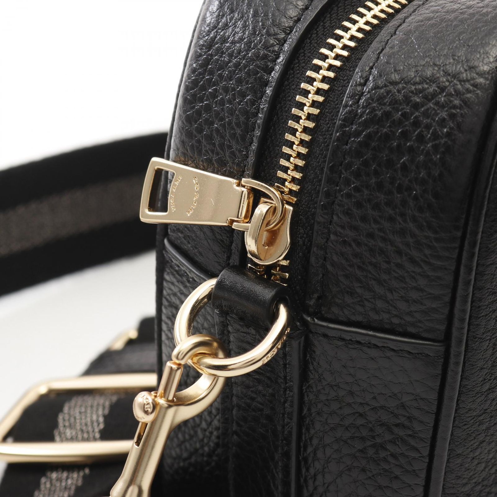 美品　コーチ　 ショルダーバッグ　デンプシー カメラバッグ　C2828 レザー COACH コーチ バッグ ショルダーバッグ FC2828 C2828 ペブルド