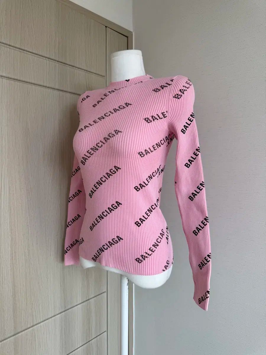 バレンシアガ ロゴ ゴージ ニト Tシャツ