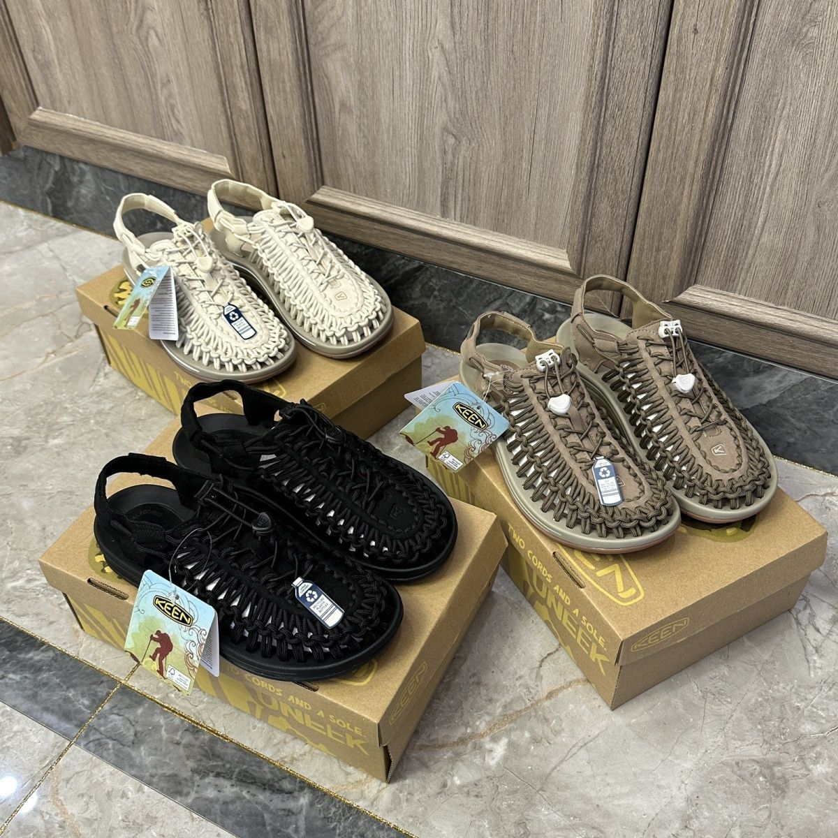 KEEN UNEEKメンズとレディースアウトドアスポーツウェーディング