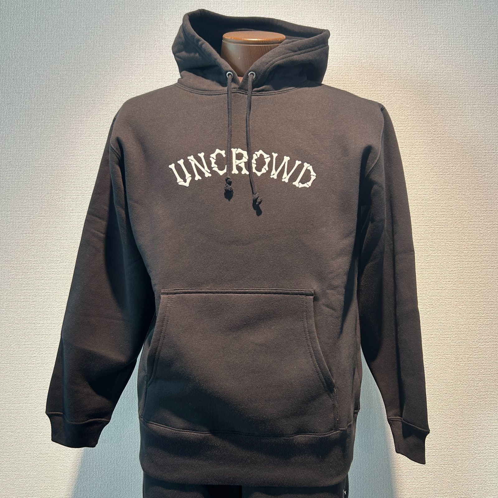 UNCROWD/アンクラウド　SWEAT FOODIE ブラック　XL