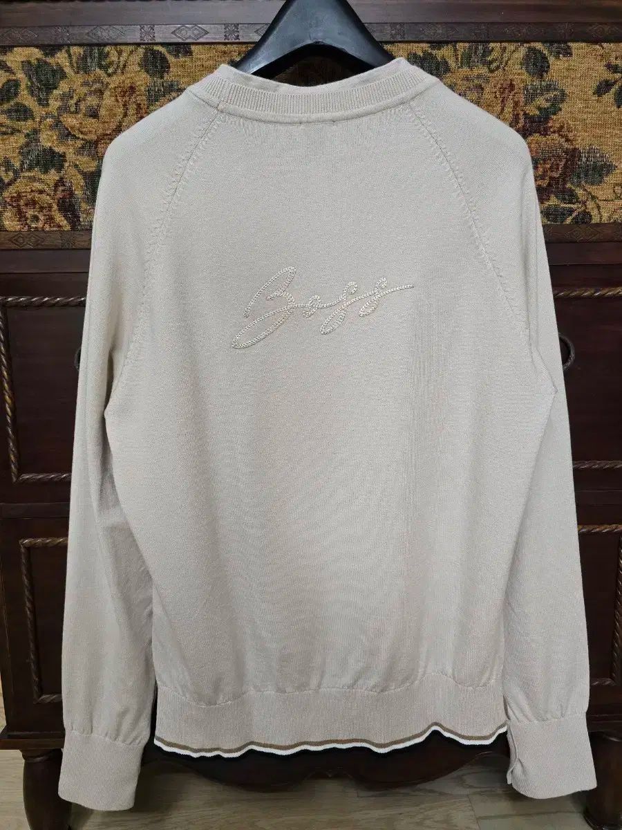 スクリプトラウンドネック