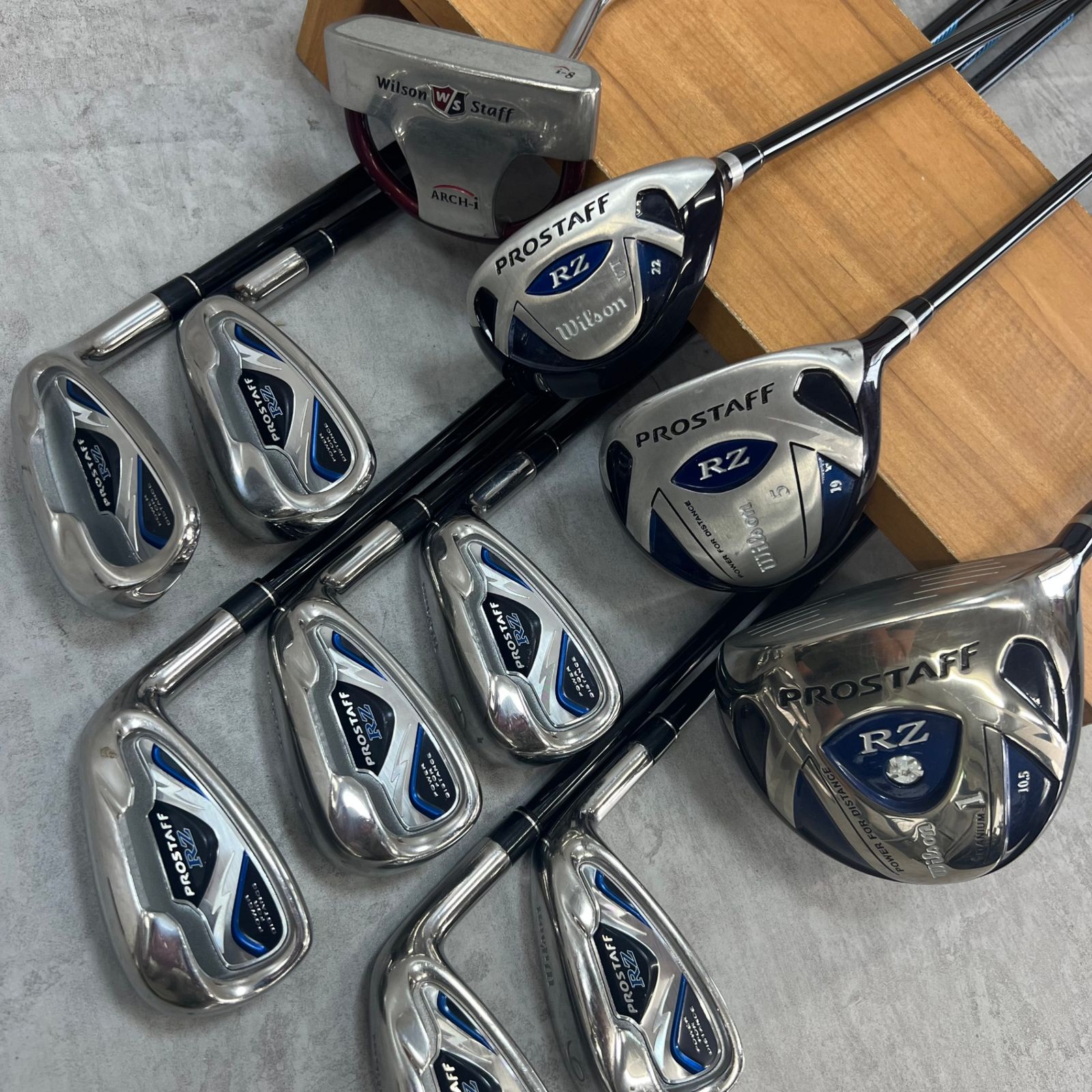 wilson - Wilson　ウィルソン　BRIDGESTONE　ブリヂストン　メンズゴルフ11本セット　カーボン　R　右利き用　キャディバッグ　ヘッドカバー　入門用 wilson - Wilson ウィルソン BRIDGESTONE ブリヂストン メンズ